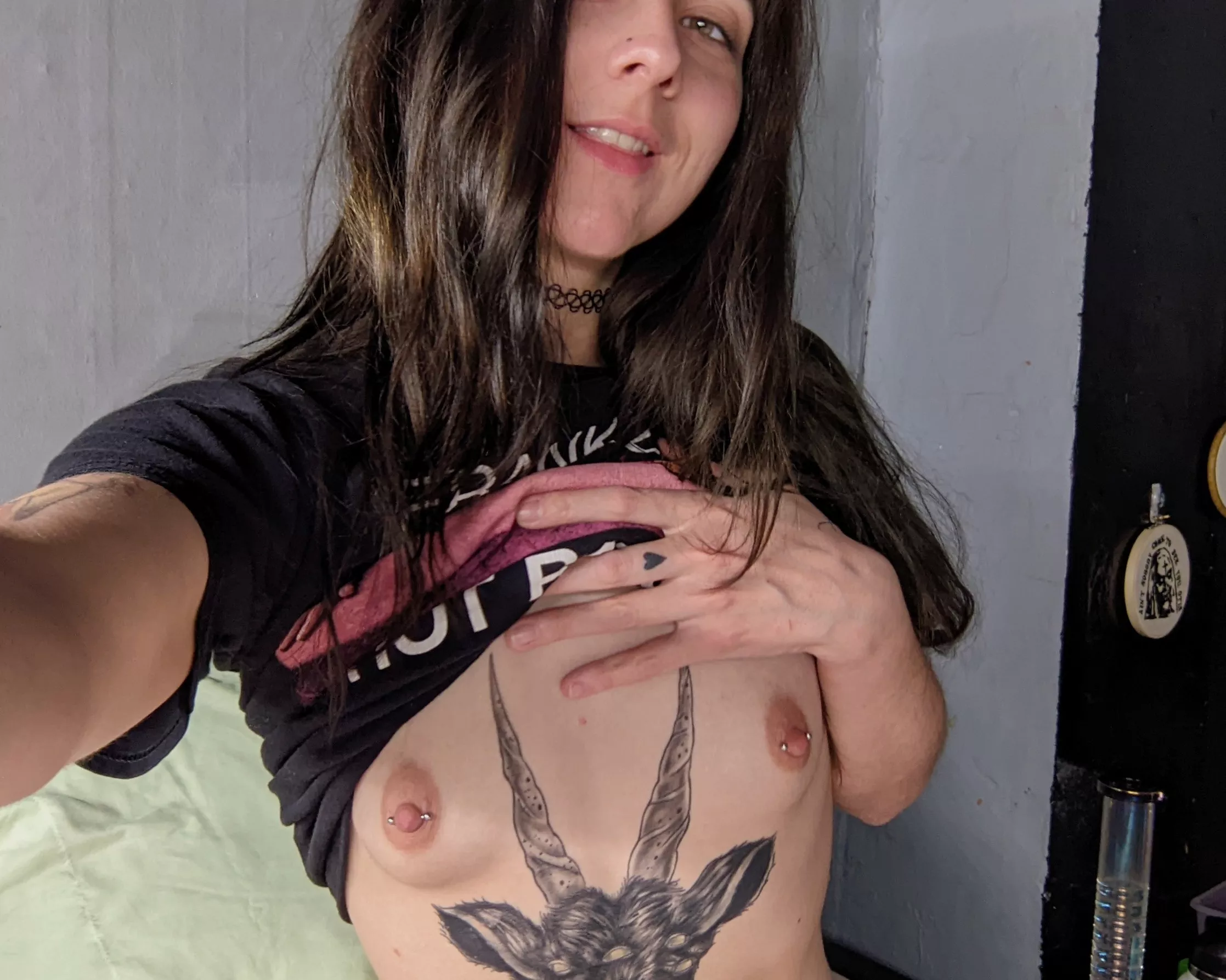 lil before bed peek posted by izzysweetleaf