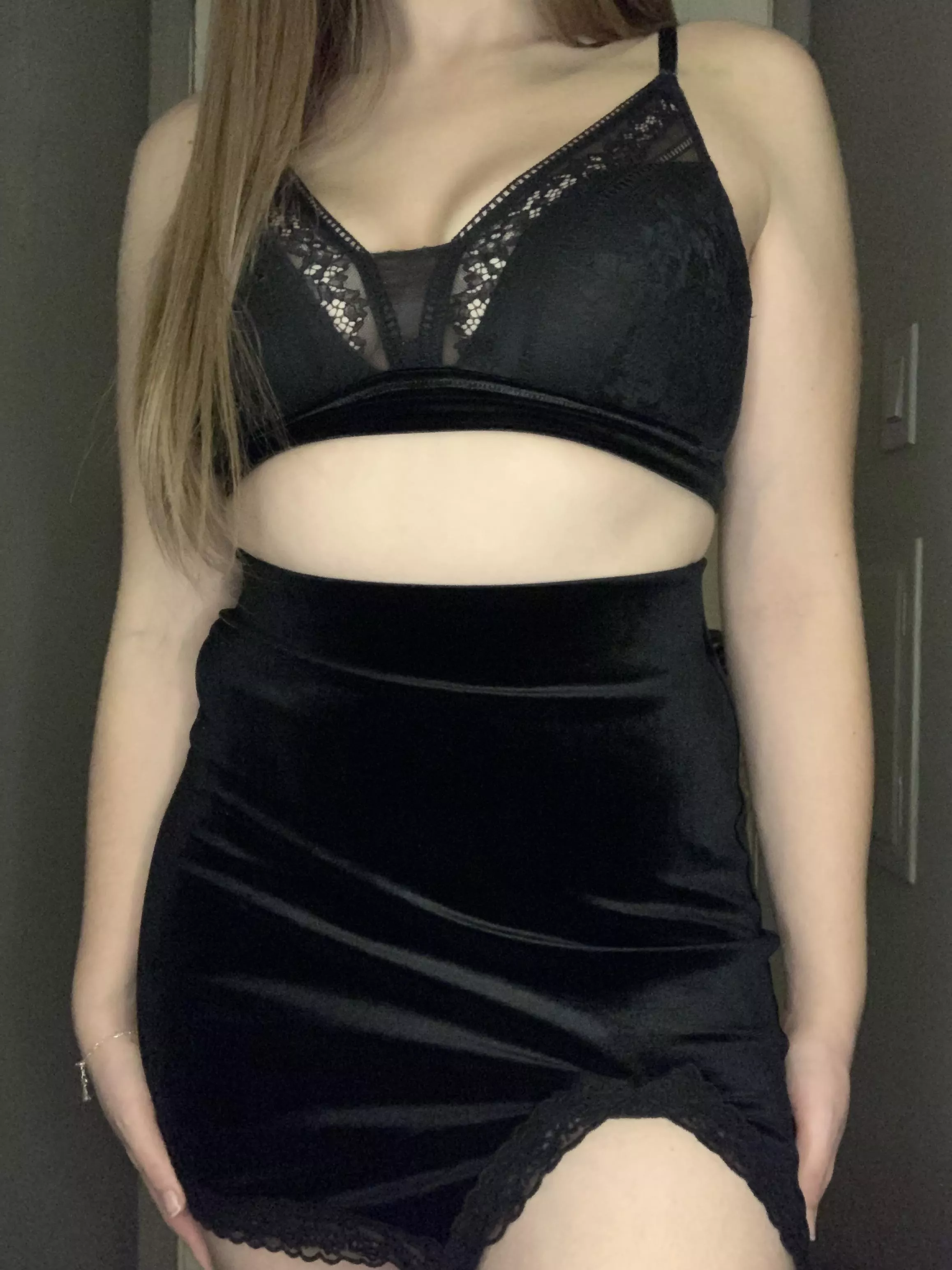 Lil bit of black for you 😘😘 posted by FlirtyMich98