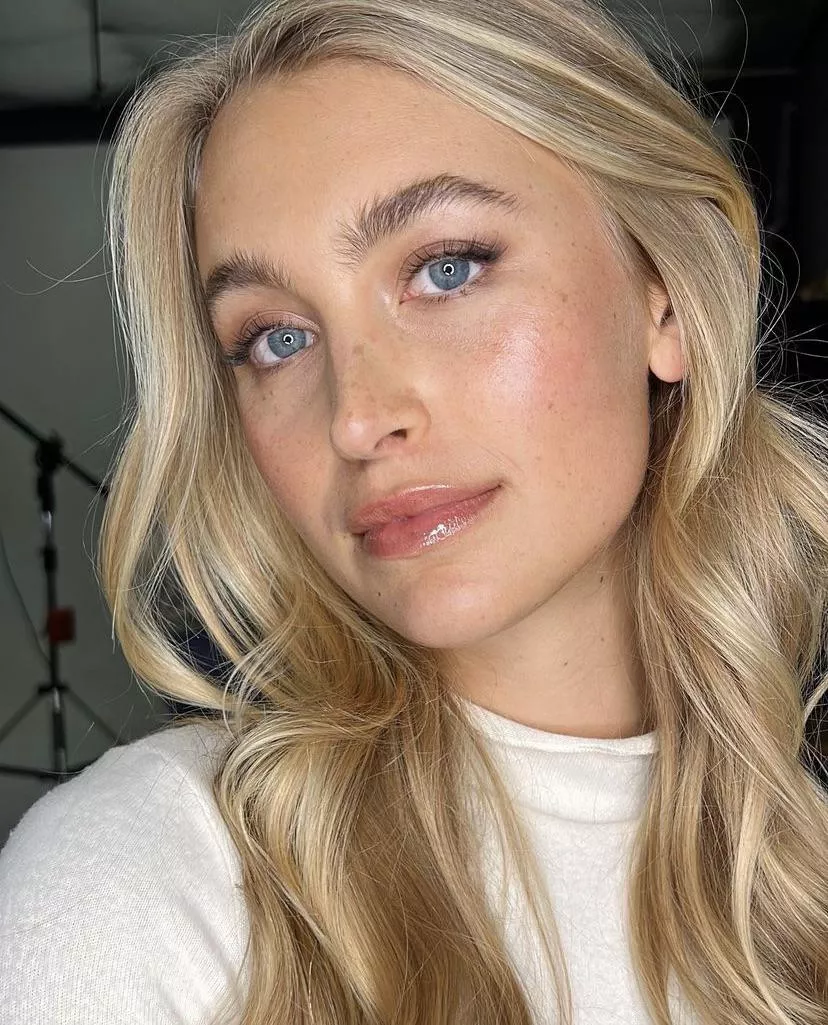 Lilly Lueesse posted by bobbyUP-MKII