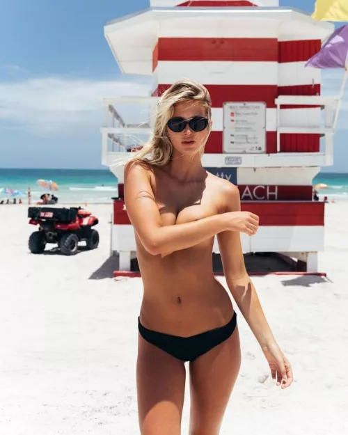 Lindsay Elise (Demyan) by bobbyUP-MKII