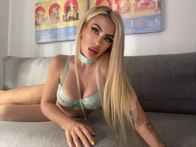 Lingerie bimbo (@michuwars) by leahxtravis