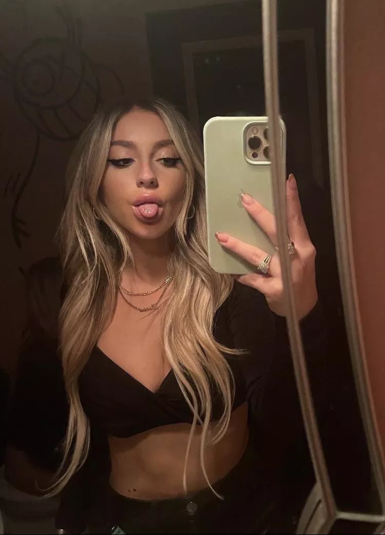 lips posted by bongoboy666