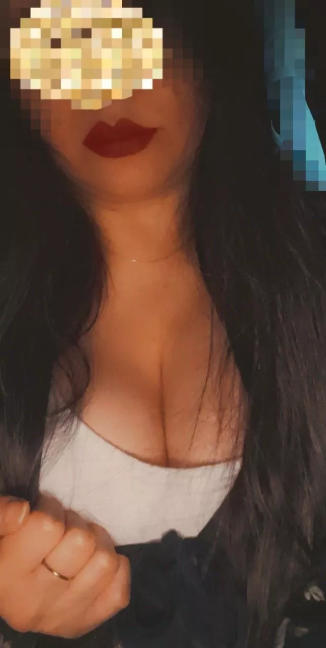 lips and cleavage, (oc) posted by 99thrwawy
