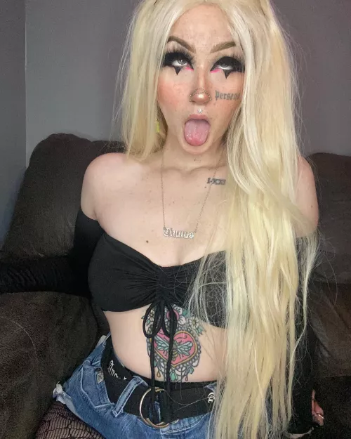 lips like licorice tongue like candy 💦 by faeriefayedaily