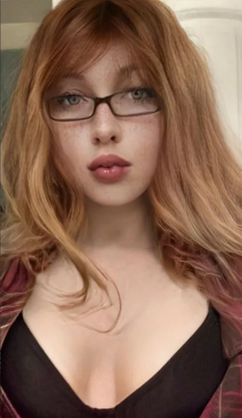 Lips made for sucking 😯 by SmolSissyLola