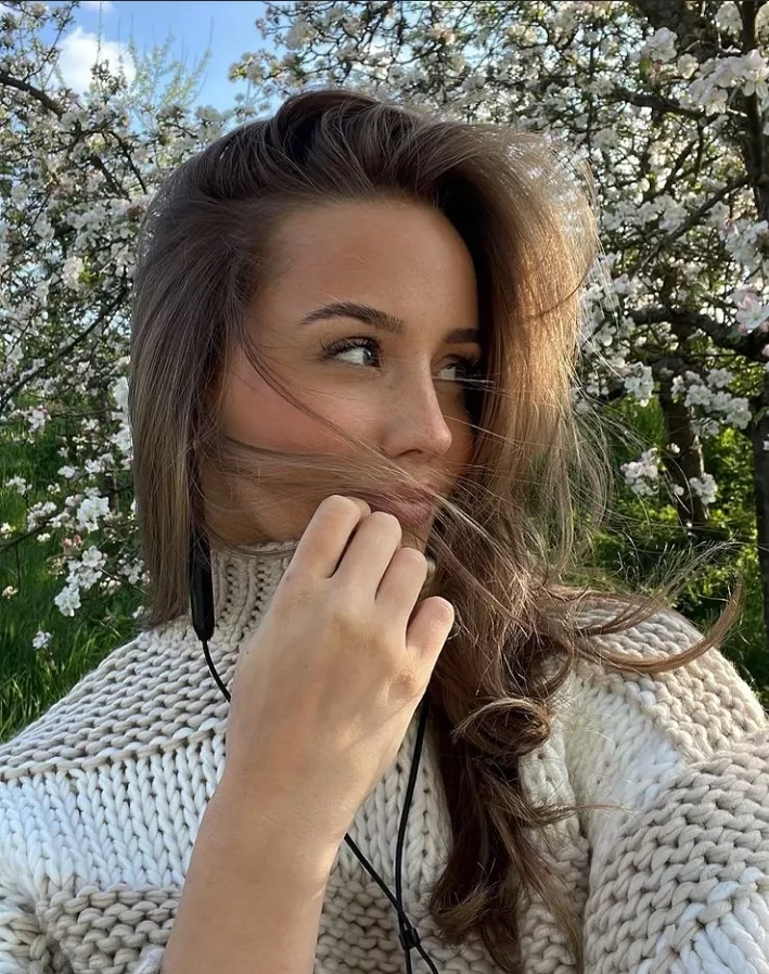 Lisa Marielle posted by TheMarlenx