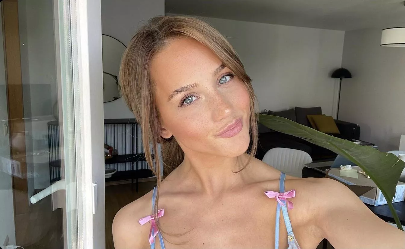 Lisa Tjeng posted by Toolsdown56