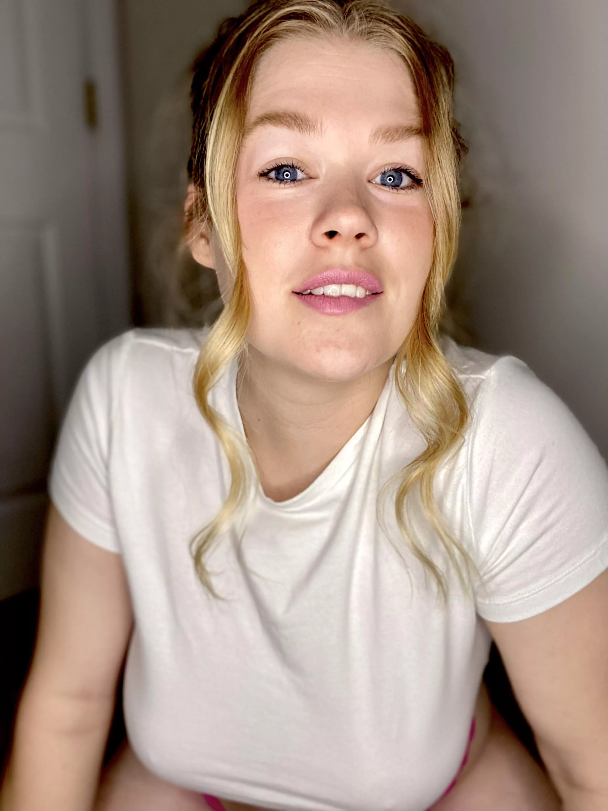 Little blonde bxtch who needs attention 🌶 posted by Which_Worldliness_55