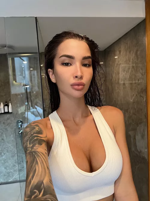 Little cleavage by karishamr