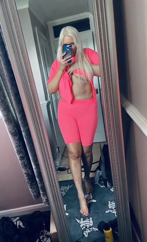 Little flash of hot pink to brighten up your day by sparkly-and-savage