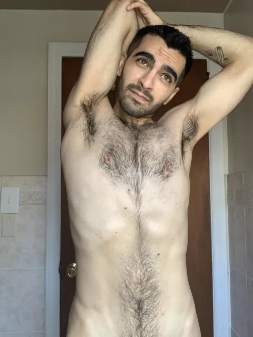 Little stretch after my morning workout 🥵 by julyanfps