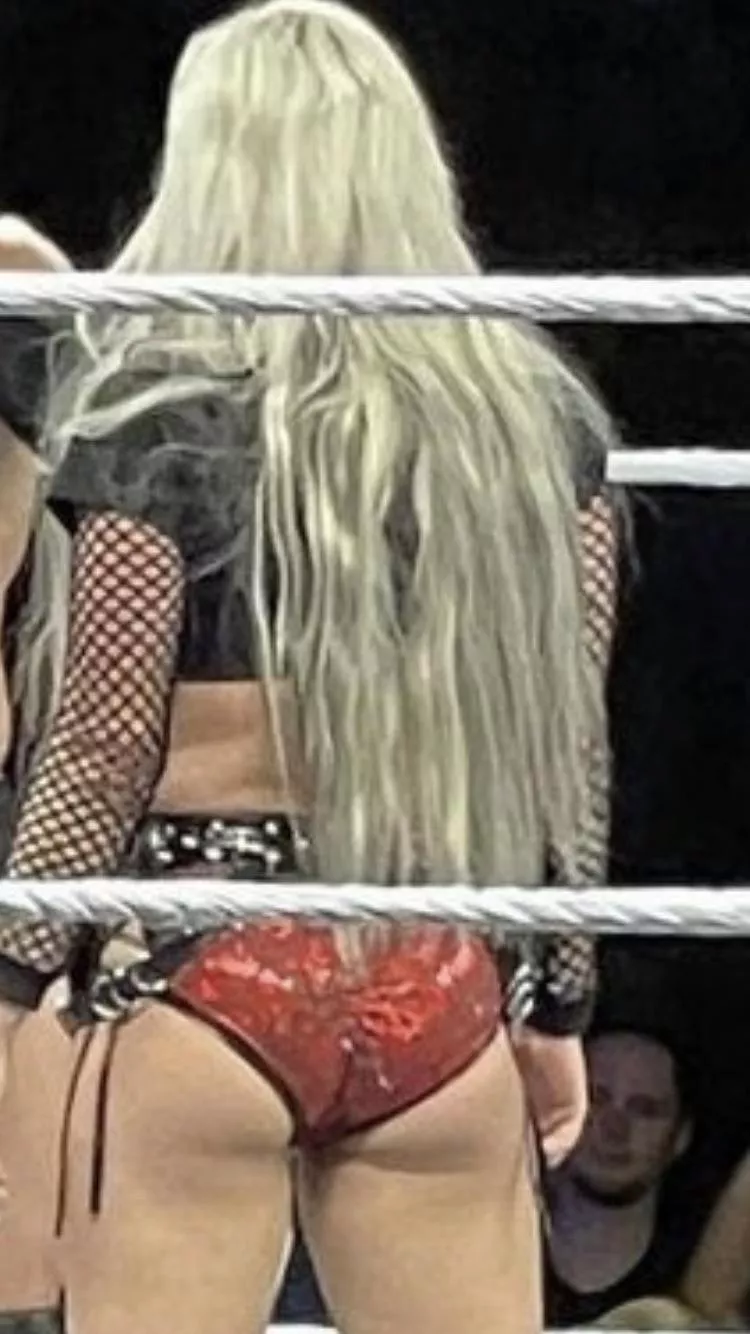 LIV🥵 posted by PaddyOC100