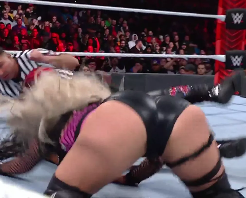 Liv booty posted by Blissful_obLIVion98