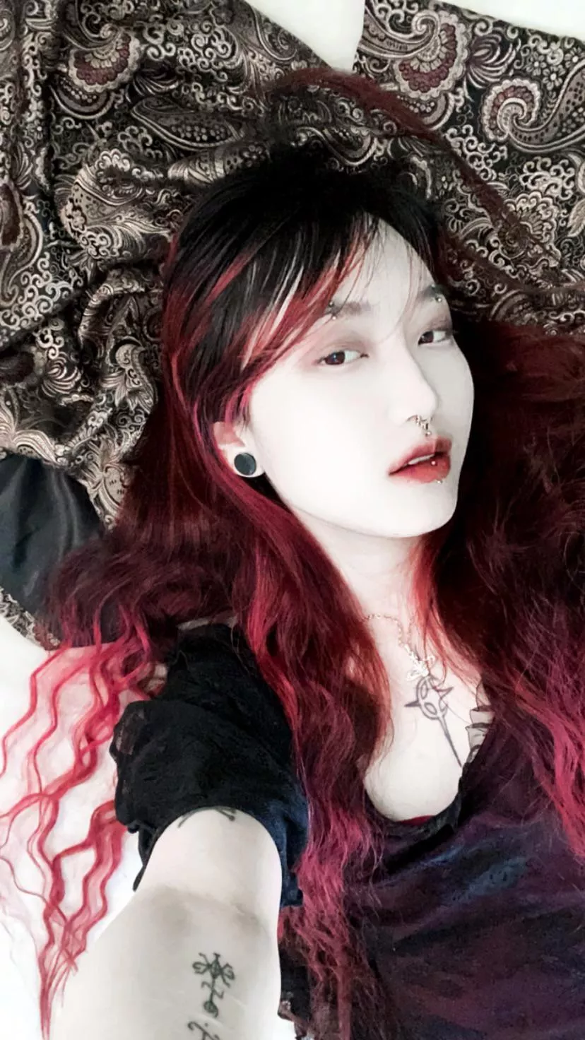 live now ! 💋 romantic gothic 🥀❤️‍🔥 https://chaturbate.com/helvete777/ posted by evesystems