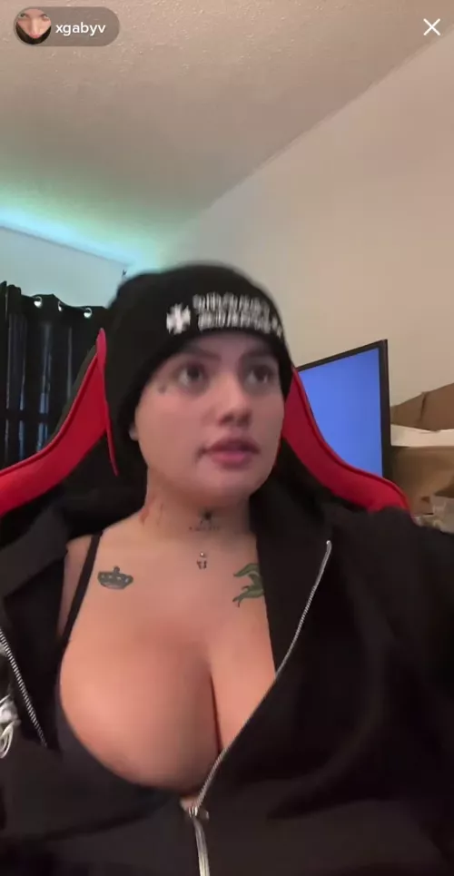 live rn by AdustVenus4019