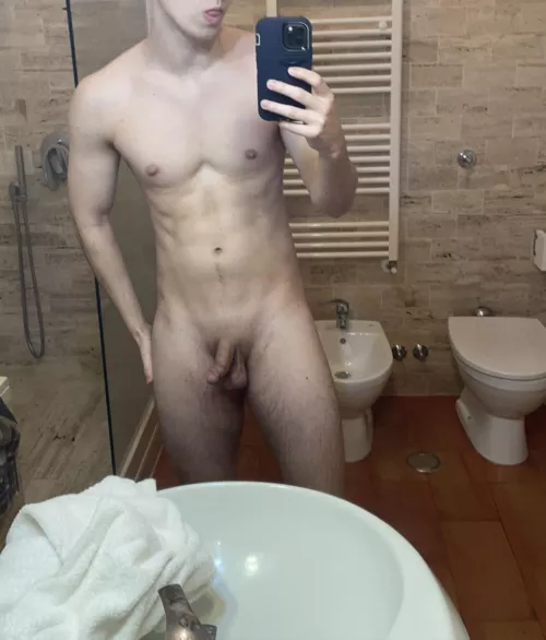 Living loose by Mobmobmobmobmobmob