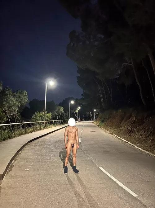 Locked and naked in the middle of the street in Barcelona by Onentwodp