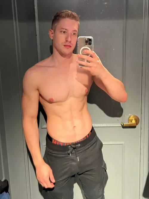 Locker room lighting is the best 🤌 by loozey94