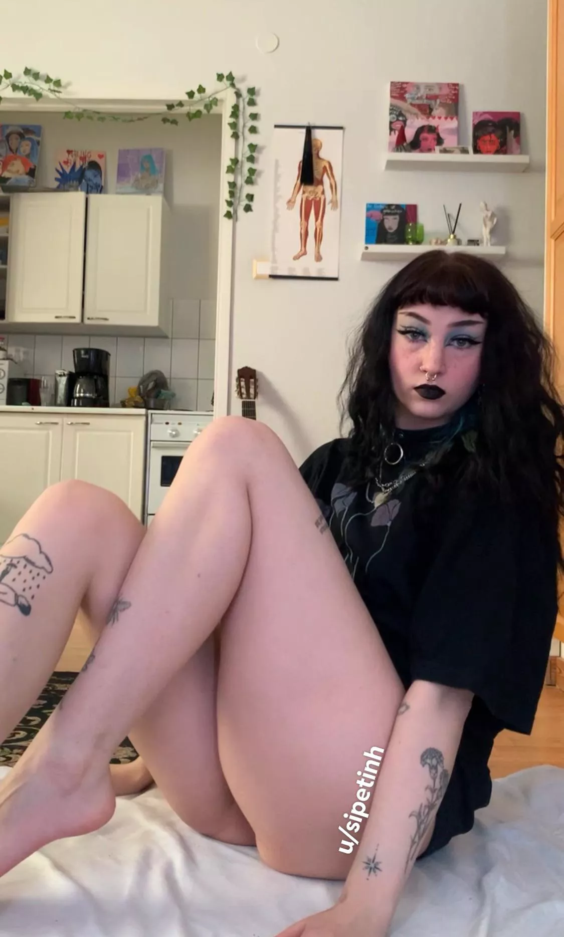 Lol just imagine the marks this lipstick leaves posted by sipetinh