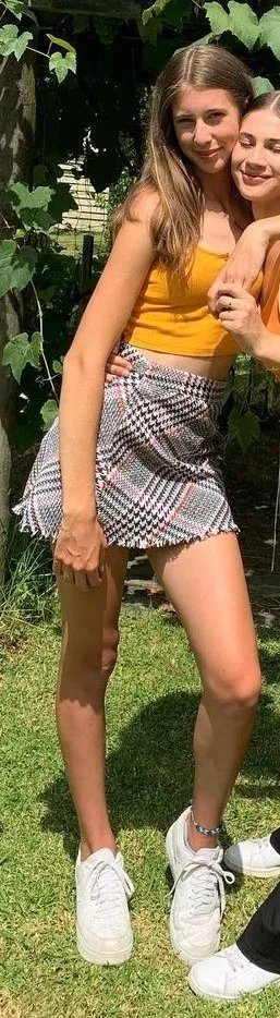 Long legs posted by Elegant-Afternoon-28