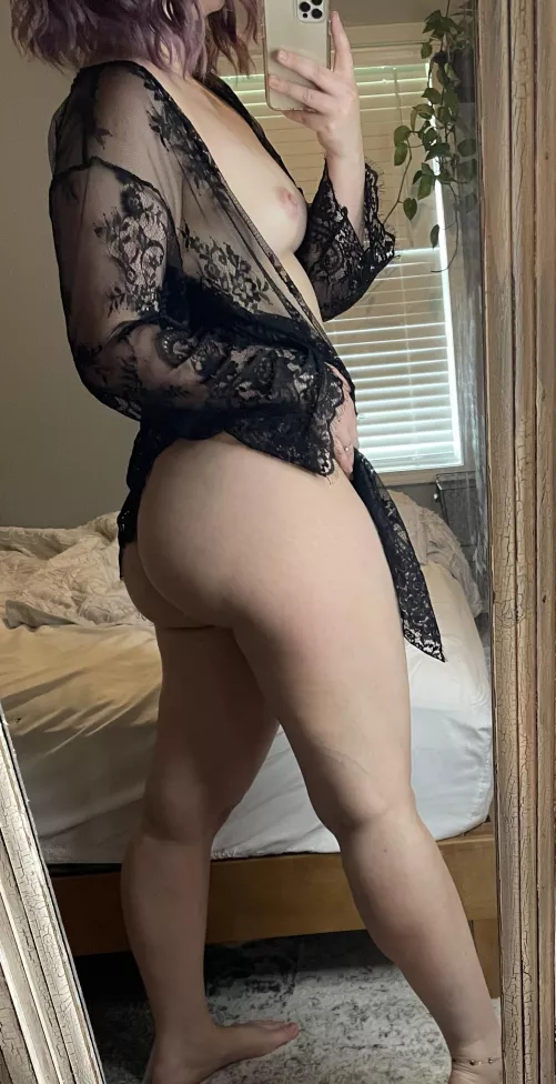 Long legs & a juicy booty to go with them. by blairlemieuxxx