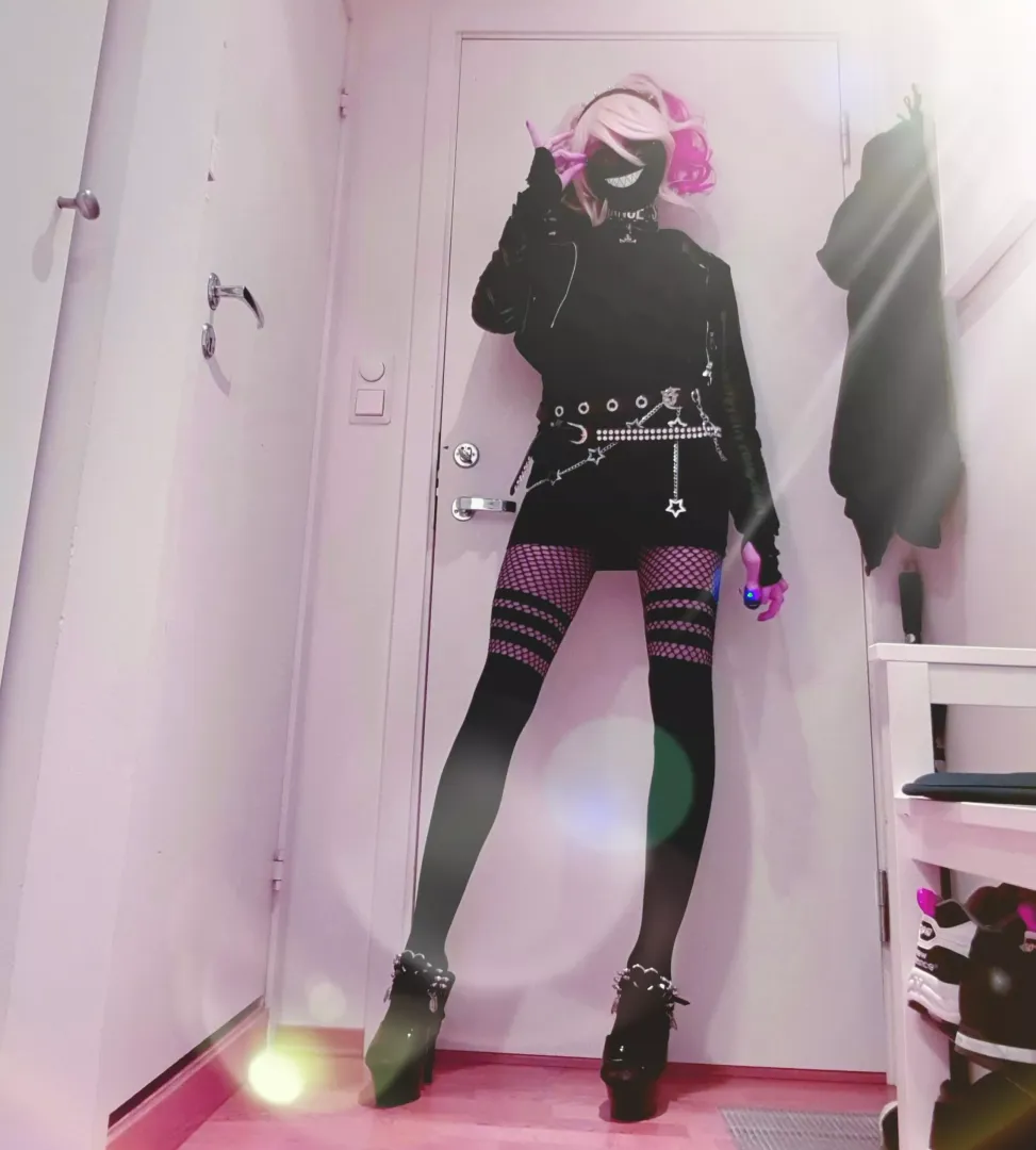 Long Legs Glory! posted by ShadowPrincessN7