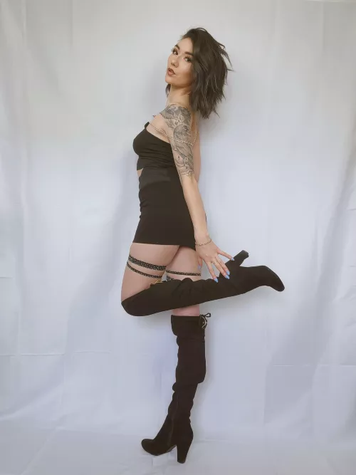 Long legs in some tall boots, what more could you ask for? by Mistress_Blaize