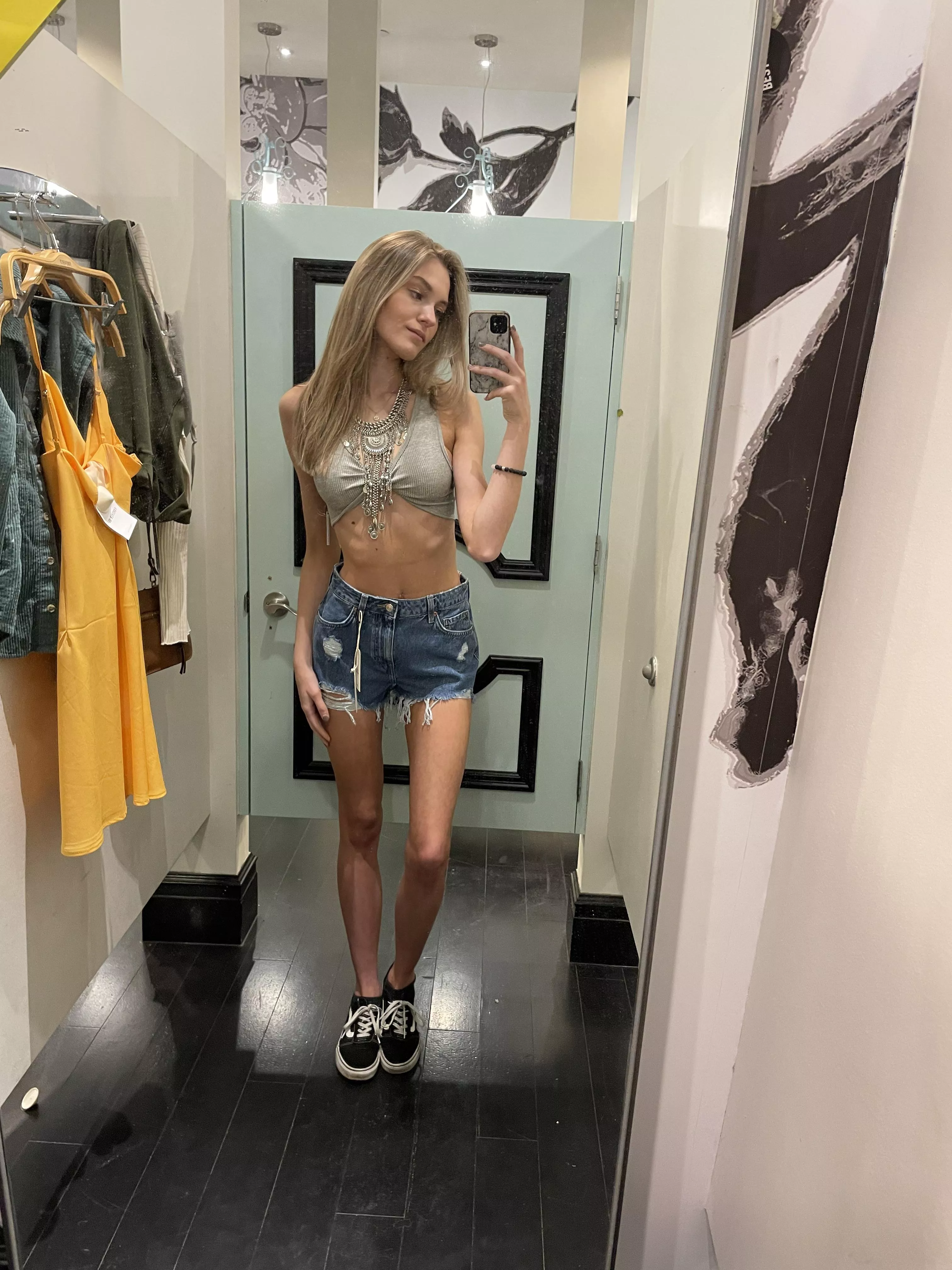 long legs & small body posted by NeonCelestialKitten