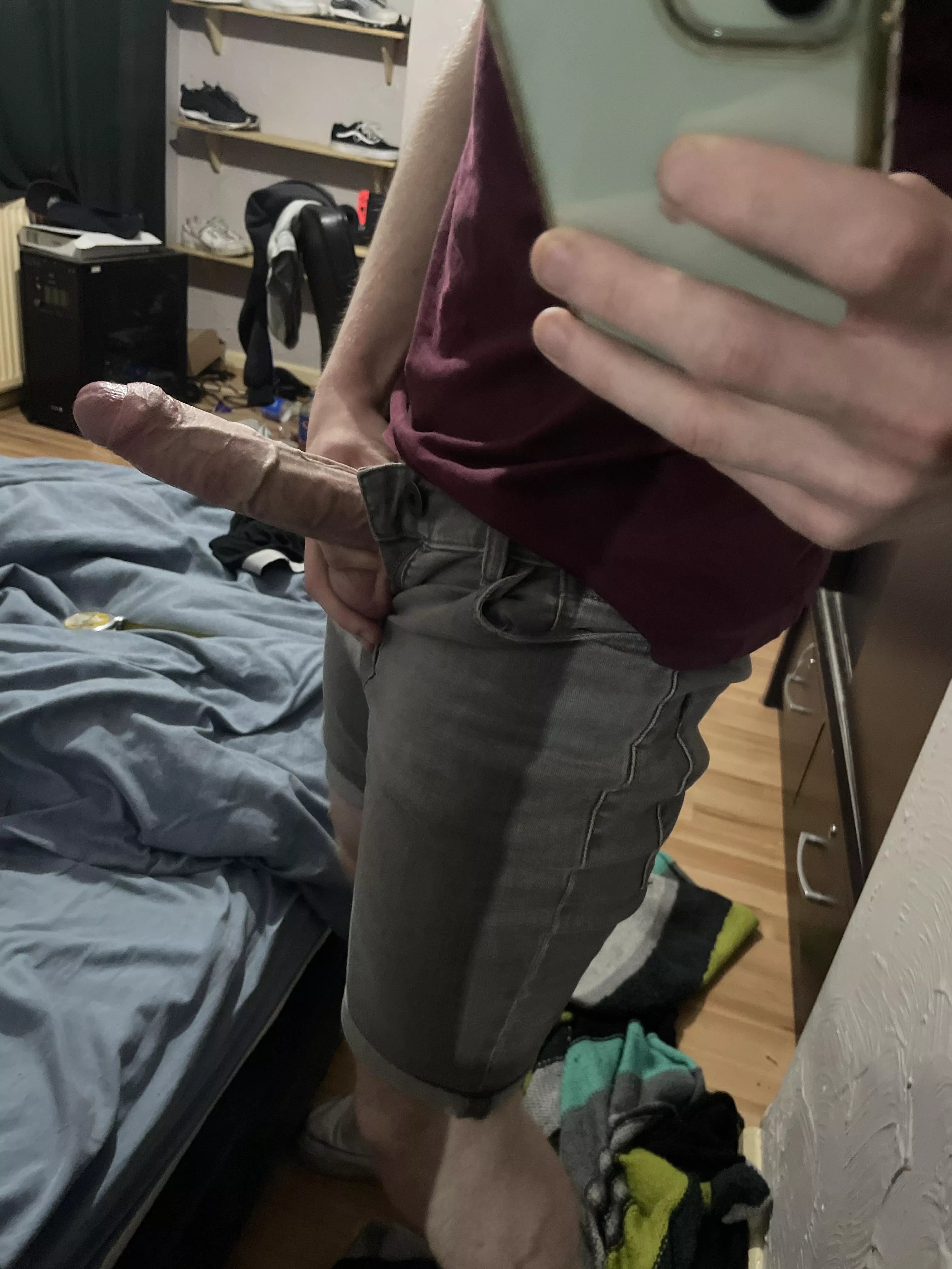 Long, thick and veiny… posted by Wxsstty