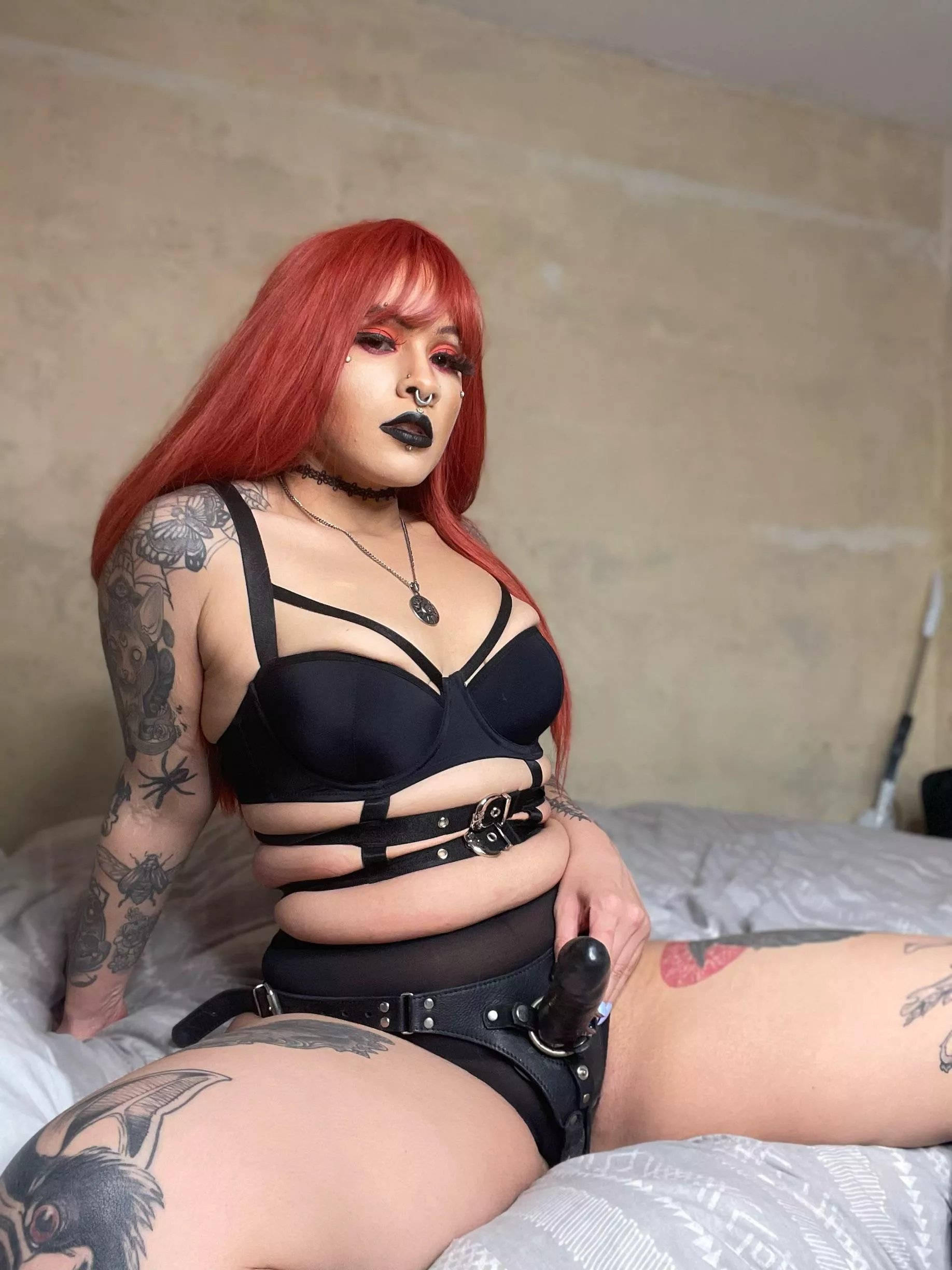 Long time no see, get on your knees. posted by g0thschlampe