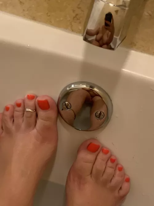 Look at me, so creative hehe by CurvzzzLove