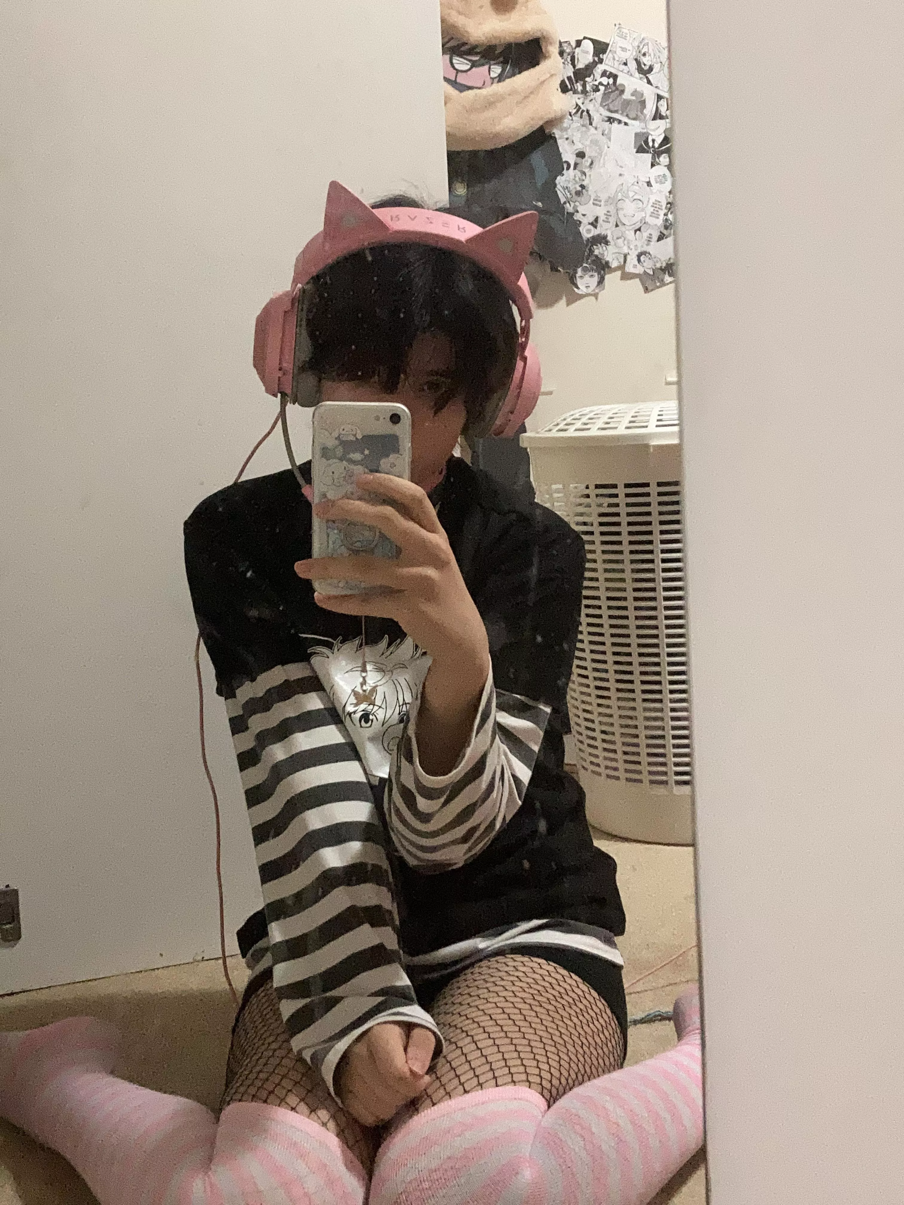 look at my kitty headphones :3 posted by peachythiighs