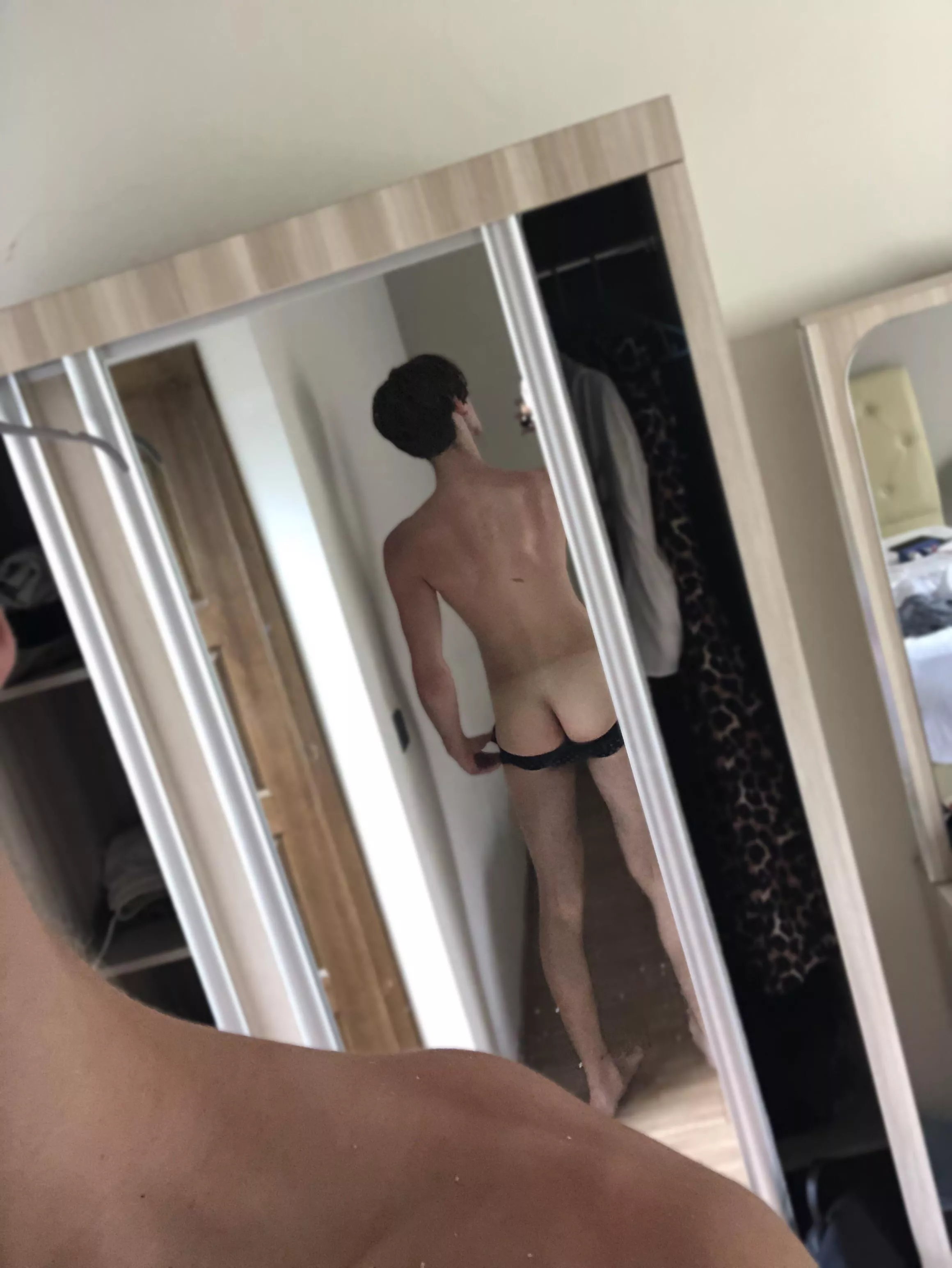 Look at my tan line ✌️😜🍑 (18yo) posted by luv_Matt