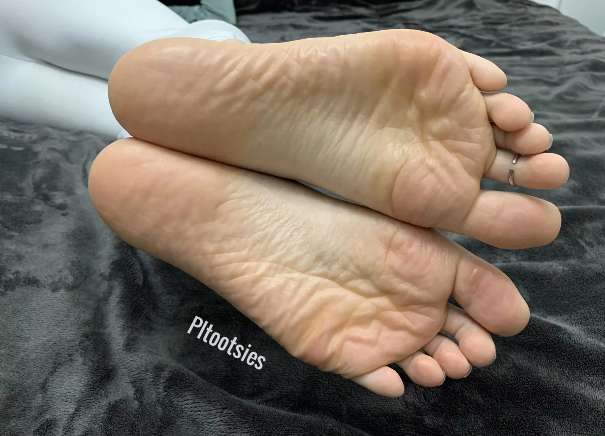 Look at my wrinkled soles ✨👑♠️ posted by bbcirfj