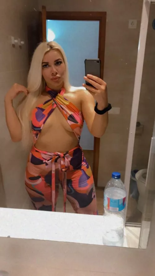 Look at this bimbo Sarah by Francisloki