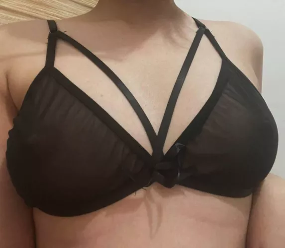 Look closely [f] by peachyjung