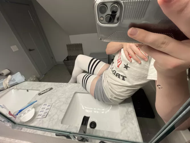 LOOK GUYS I GOT NEW SOCKS WHAT U THINK 😁😁😁😁 by Last_Revolution4009