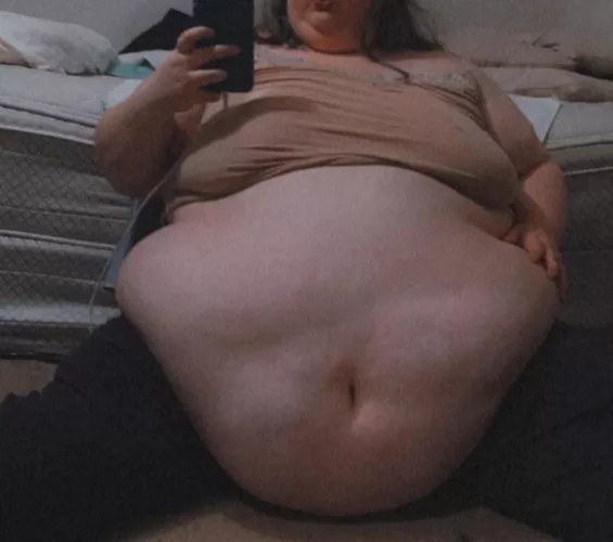 look how skinny i am 😩😭💔 please pile on hundreds of pounds more onto my pig body 🥵🐷😈 by pigblob