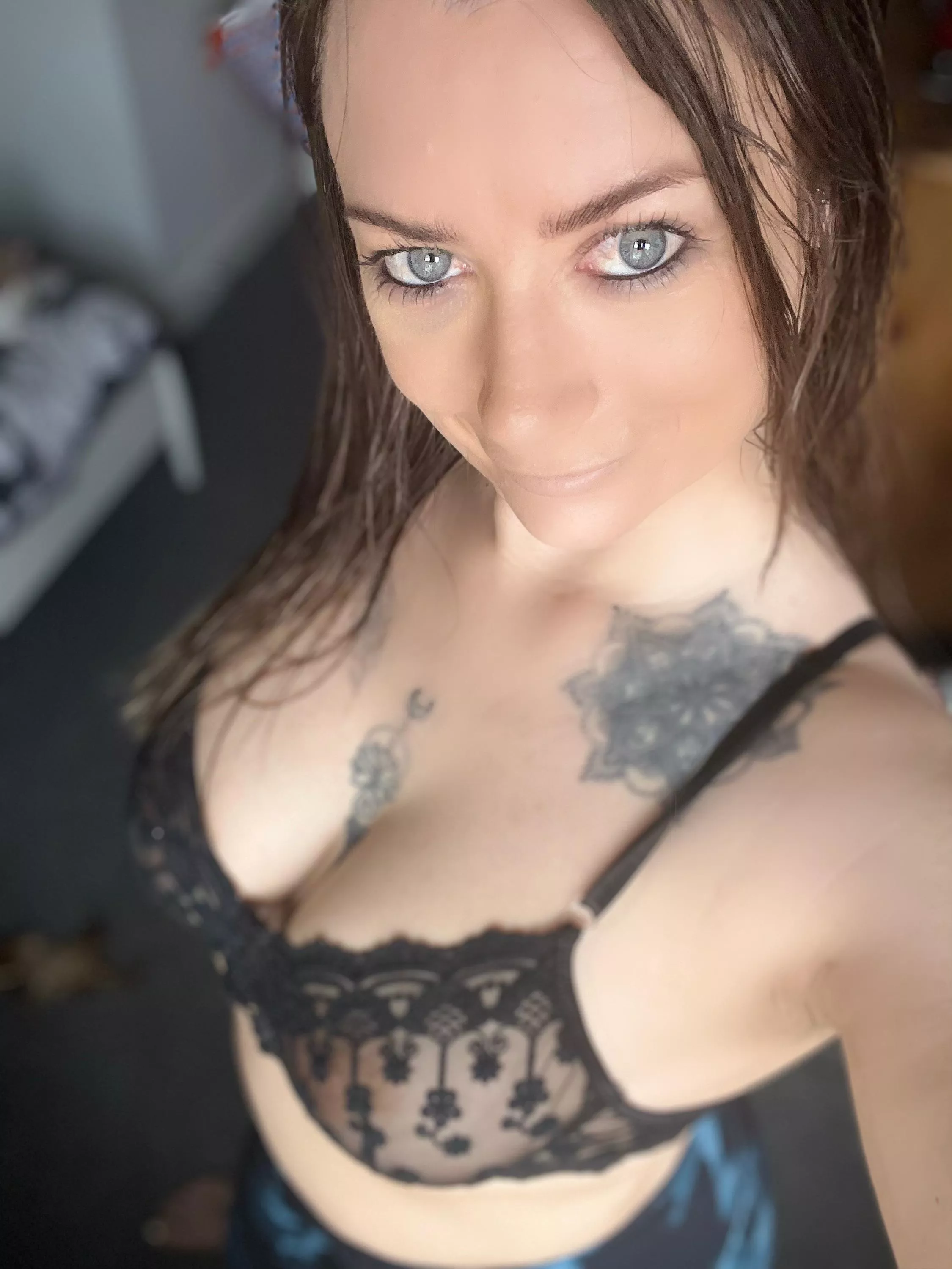 Look into my eyes 👀 posted by Mariemaymoore