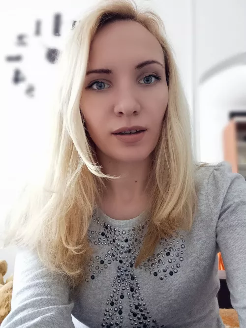 look into my eyes don't look away [F] by StillIllustrator3389