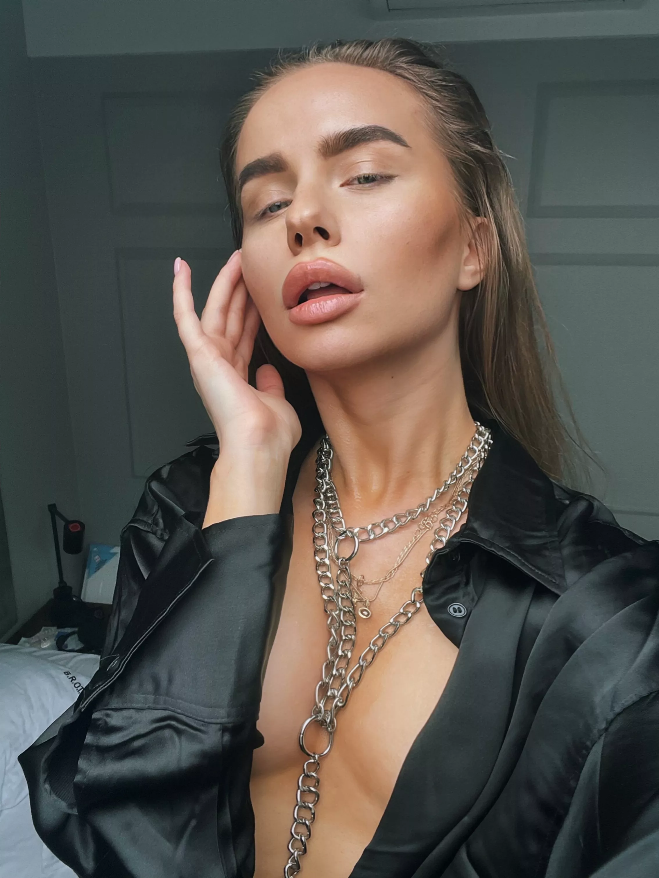 Look into my eyes 💔 // Free Onlyfans in Comments posted by debonairMallard0016