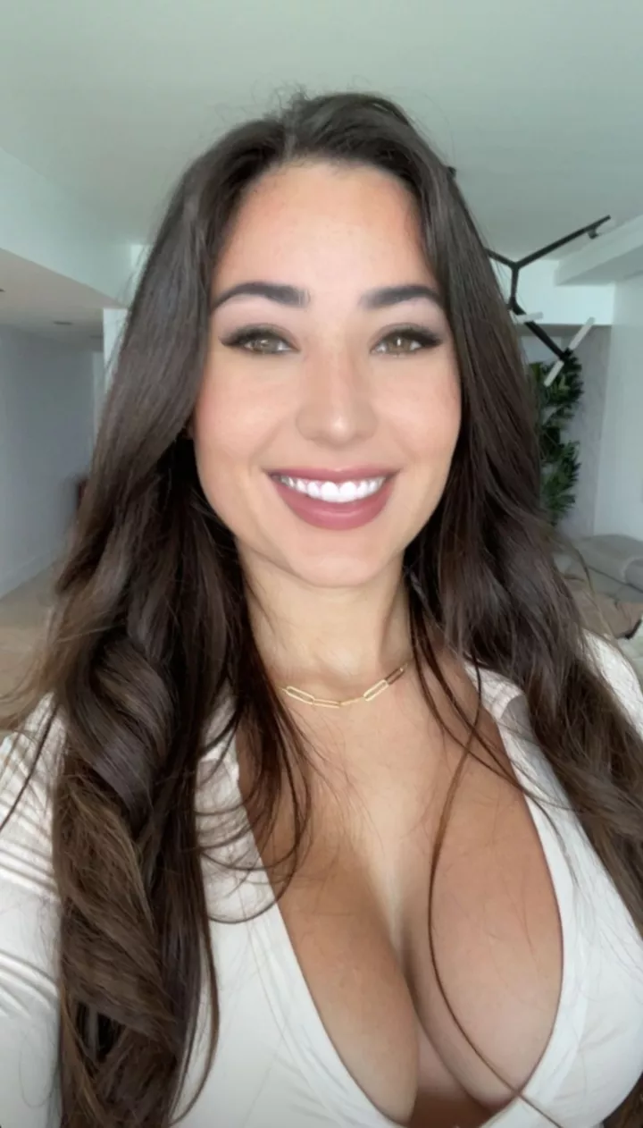 Look me in the eyes [F] posted by alternativewrld