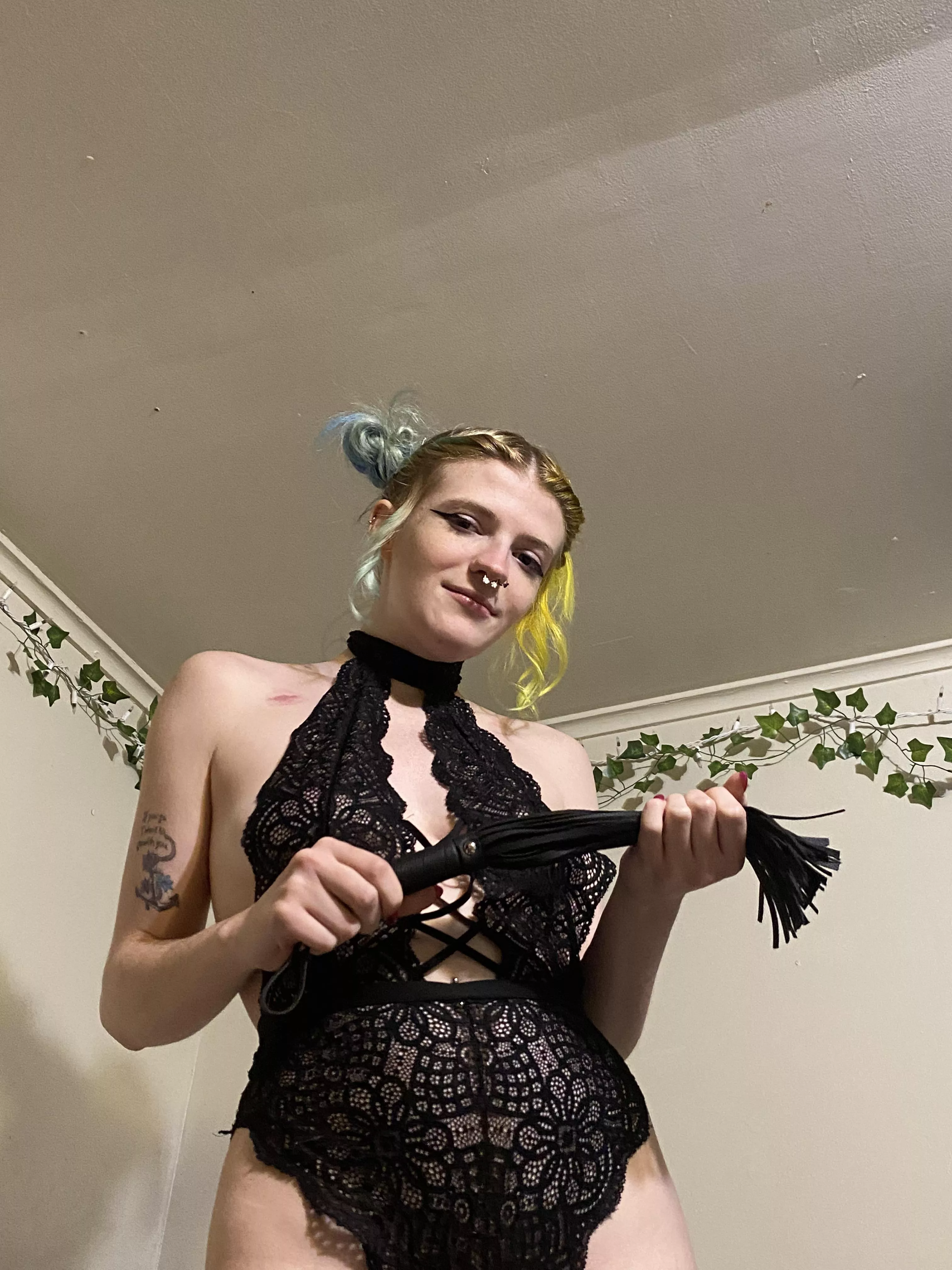Look up at your [domme]mommy little boy, you’re such a useless whore. posted by ElectricRoseOF