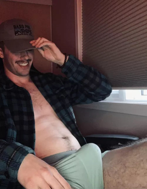 looking at all these hump day posts has me bulging at the seems 😯 by keefoh