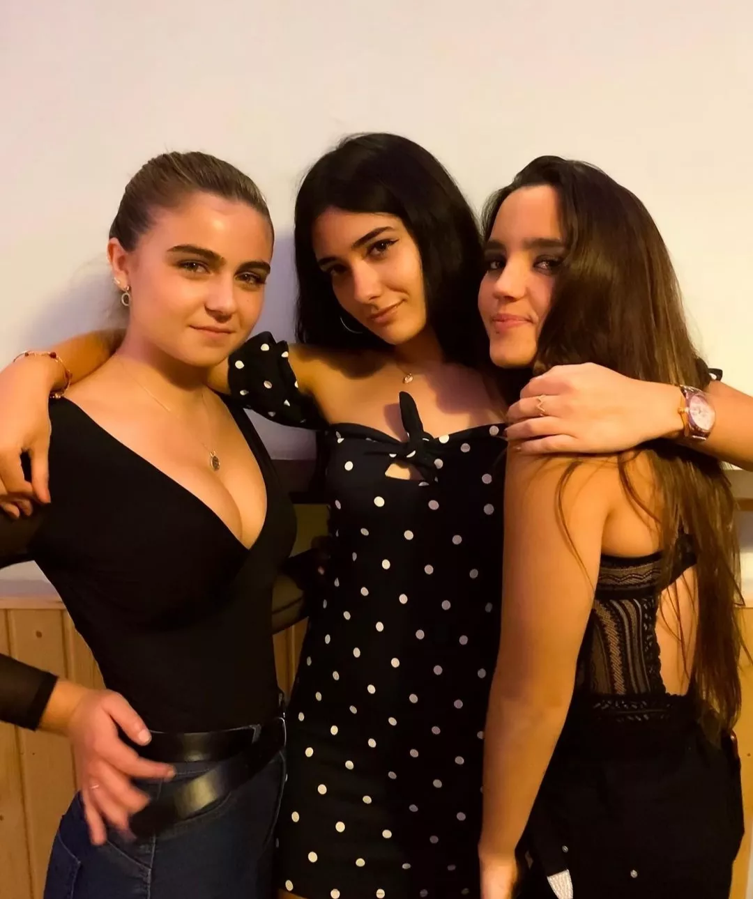 Looking at you posted by AlcaldeVeteYa