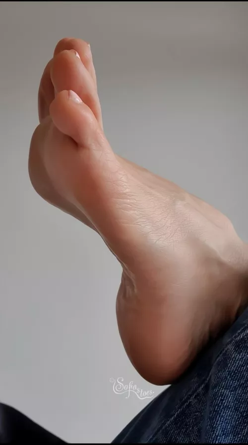 looking extra yummy from this pov 👣♥️ by sofiastoes