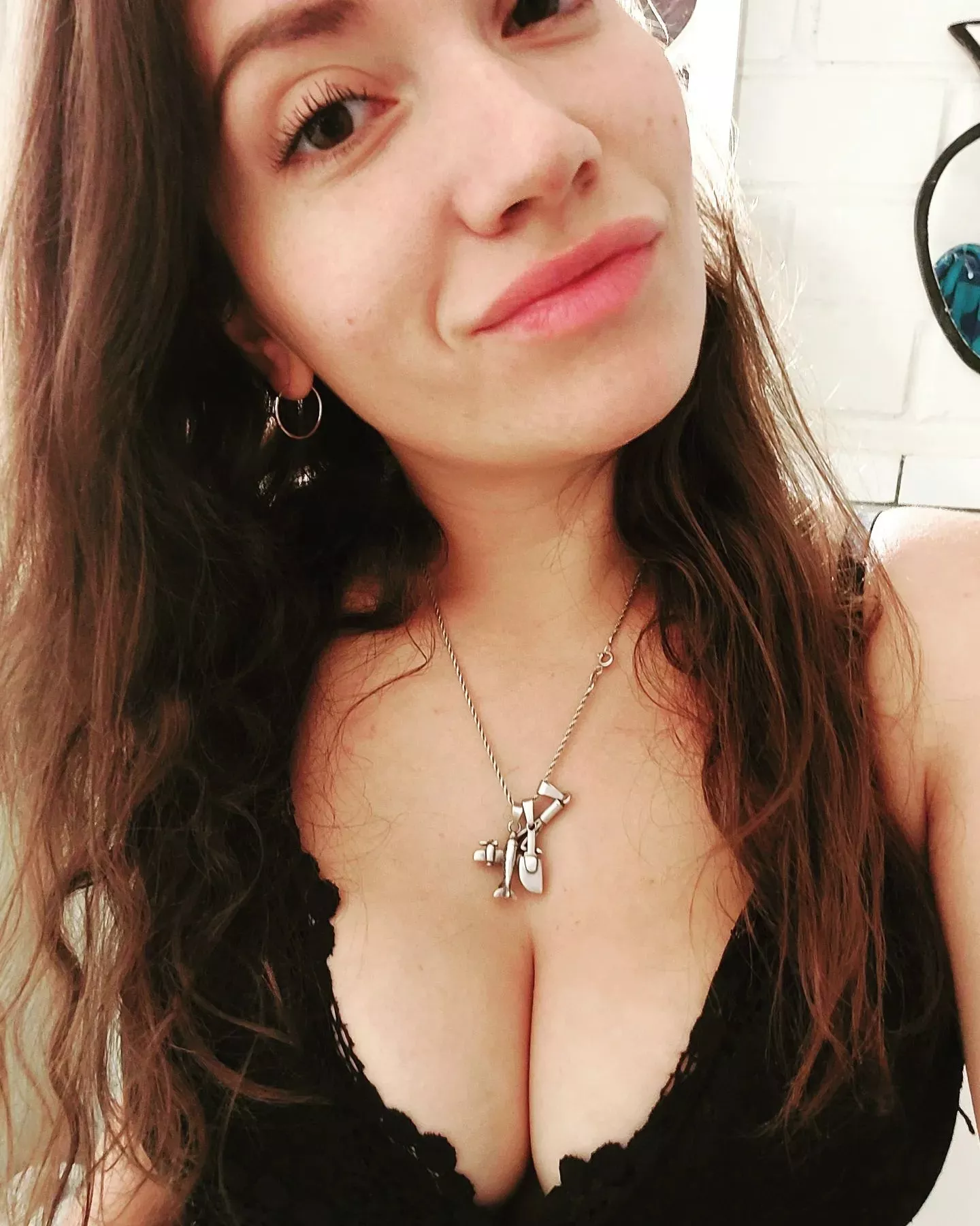 Looking for a black cock or a big brown cock who can tribute some friends and maybe fam (non nudes) Long term pref. kik/snap/telegram: fokkamarsc posted by Chileansissy