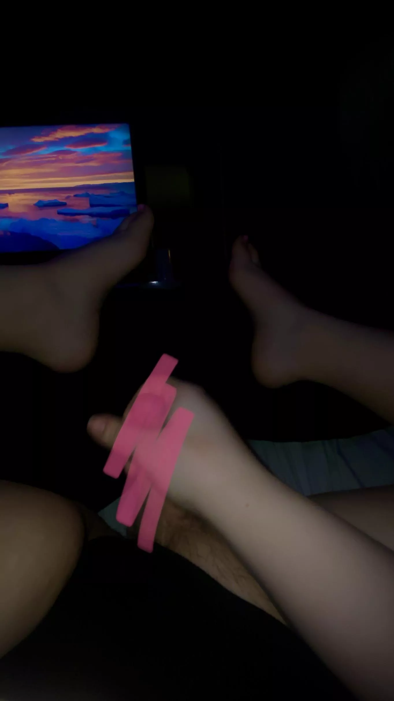 Looking for a boyfriend who’s gonna worship my toes and girl dick😘 posted by Various-Principle-96