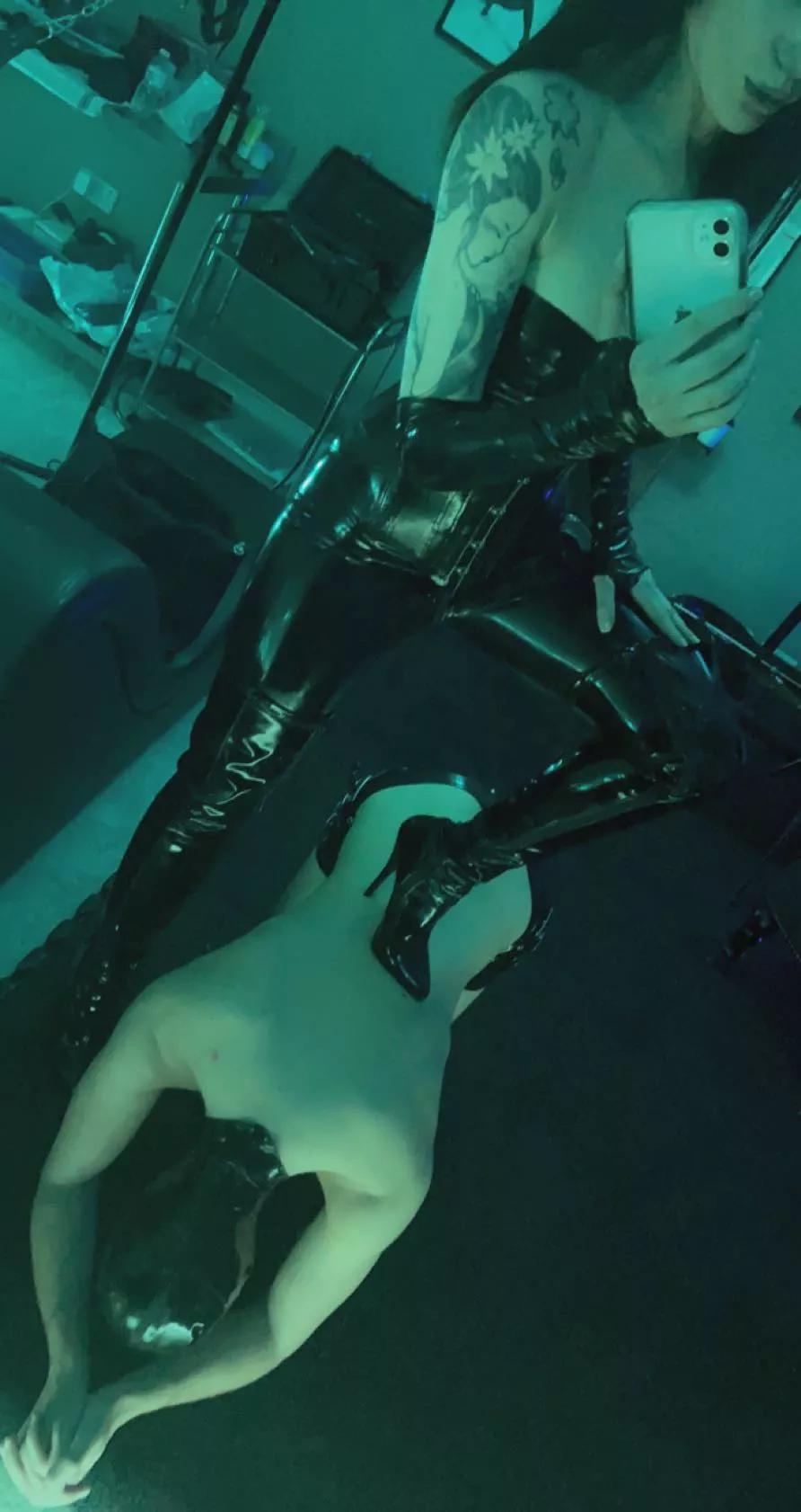 looking for a slave to own [domme] posted by Ms_zoenoir