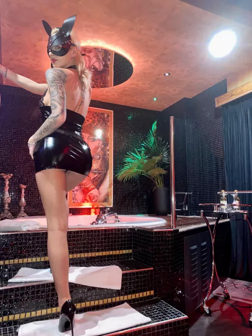 Looking for devoted worshipers by Emmmaa1111